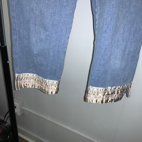 Susan Bristol beaded satin trimmed hem denim capris Sz 8 embroidered - Picture 2 of 7
